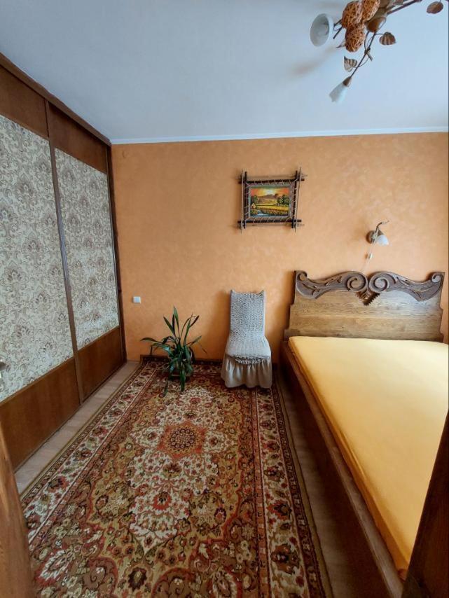 Apartment On Voli Avenue 21 Lutsk Luaran gambar