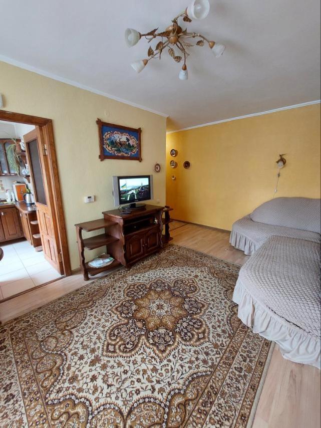 Apartment On Voli Avenue 21 Lutsk Luaran gambar
