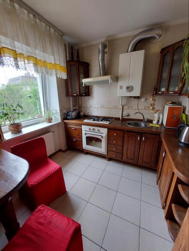 Apartment On Voli Avenue 21 Lutsk Luaran gambar